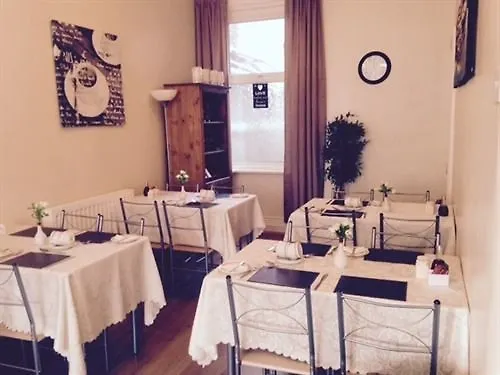 Hazelgrove Guest House Blackpool 3*,